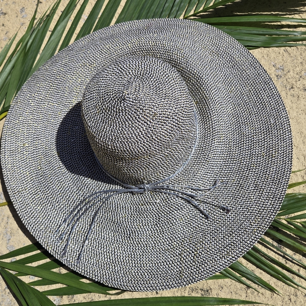 D&Y Black and Gold Woven Hat